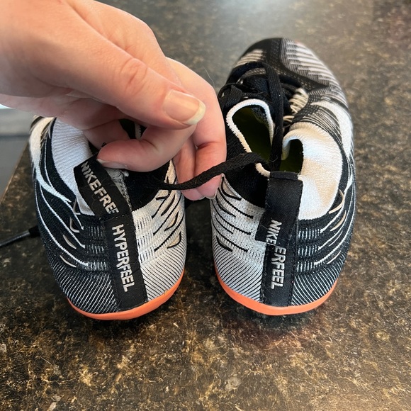 NIKE Woman’s Hyperfeel Runners - Picture 2 of 5